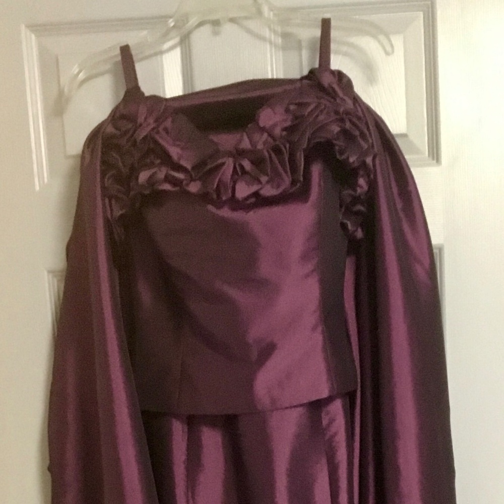 Daymor Couture Mother Bride or Groom Ruffle Off Shoulder Mermaid Gown Size 6 NWT